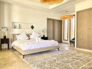 9 habitaciones y caja de seguridad en la habitación