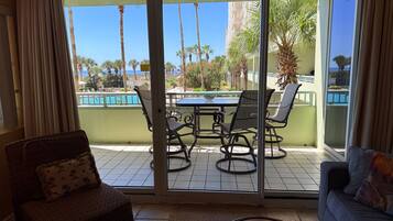 Smart-TV, Tischtennisplatte