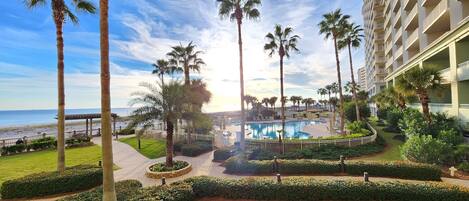 Una piscina cubierta, una piscina climatizada