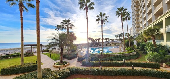 Een binnenzwembad, een verwarmd zwembad