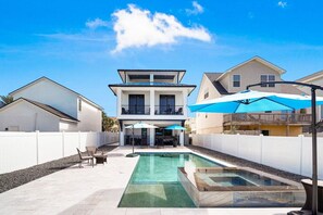 Outdoor pool, a heated pool - Ocean Shore Villa - Summer Paradise- pool and beach! (Flagler Beach)