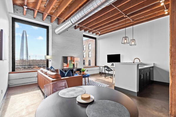 智能电视、桌上足球、乒乓球