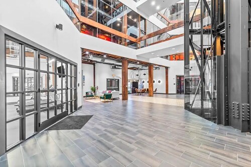 Large Riverfront Loft - Walk to Arch, Casino, Convention Center in minutes