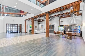 Interior - Large Riverfront Loft - Walk to Arch, Casino, Convention Center in minutes (St. Louis)