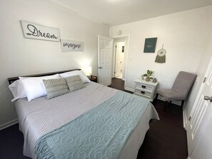 3 عدّة غرف نوم ومكواة/لوح كي وواي فاي مجانًا وملاءات أسرّة