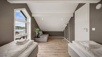 6 bedrooms, desk, iron/ironing board, free WiFi