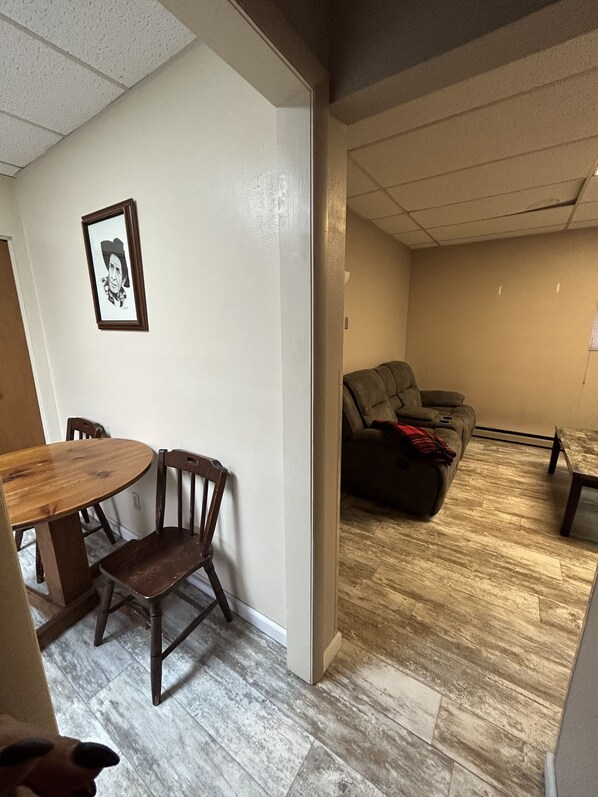 Interior - Cozy Bach Suite (Winifred)