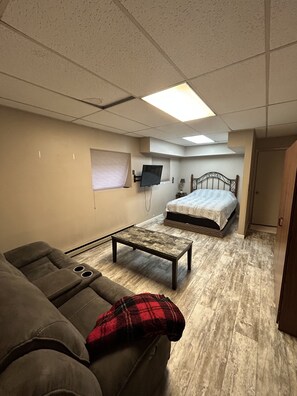 1 bedroom, WiFi, bed sheets - Cozy Bach Suite (Winifred)