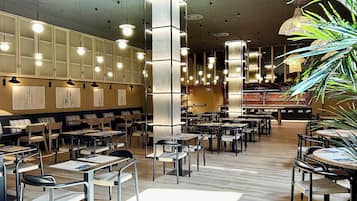 Päivittäinen buffetaamiainen (18 EUR per henkilö)