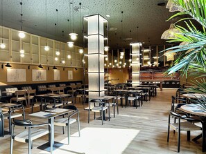 Daily buffet breakfast (EUR 18 per person) - Hotel SB Win 4 Sup (Sant Feliu de Llobregat)