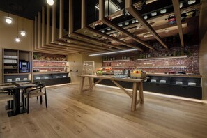 Frukostbuffé varje dag (EUR 18 per person)