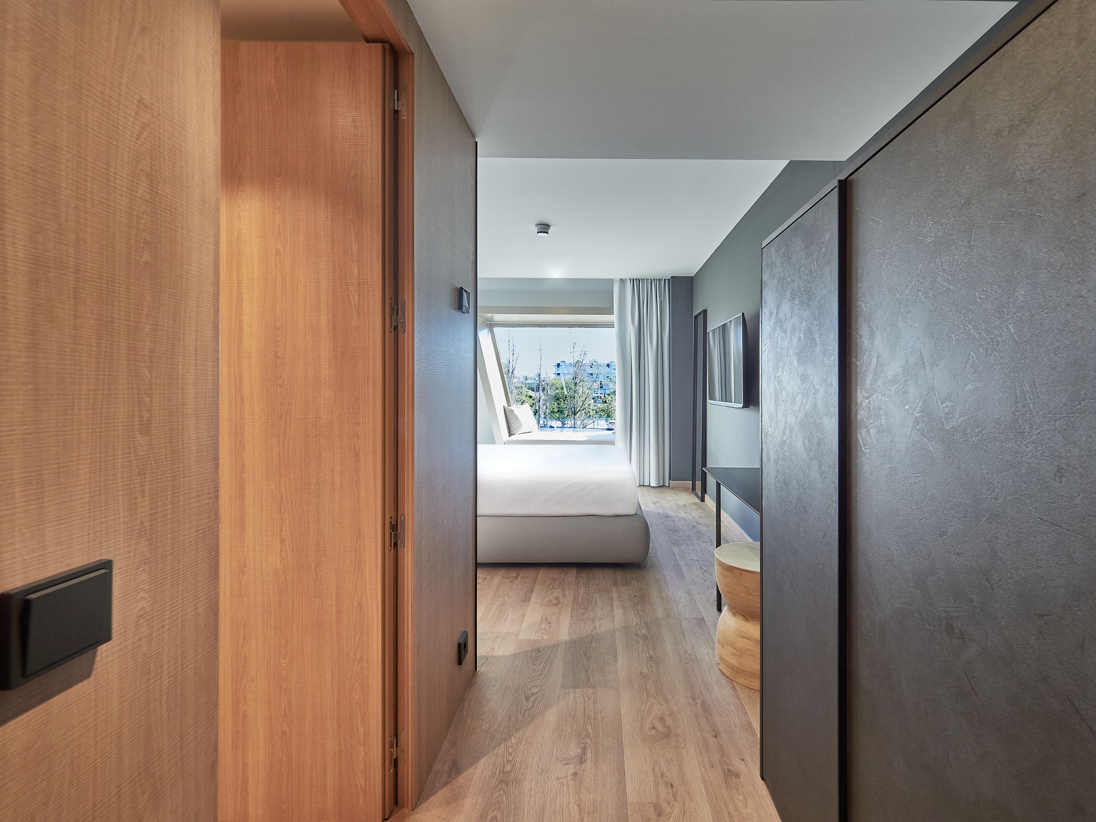 Minibar, két bảo mật tại phòng, bàn 