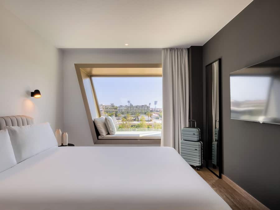 Kahden hengen standard-huone | Minibaari, tallelokero huoneessa, työpöytä