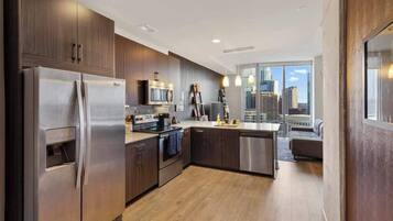 Fridge, microwave, oven, stovetop
