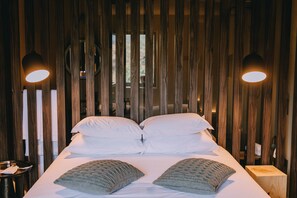 Deluxe Room, Mountain View | 2 bedrooms, soundproofing, free WiFi