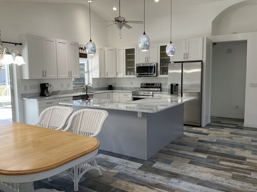 Remodeled with pool/spa home in golf resort for rental! Very cool house!