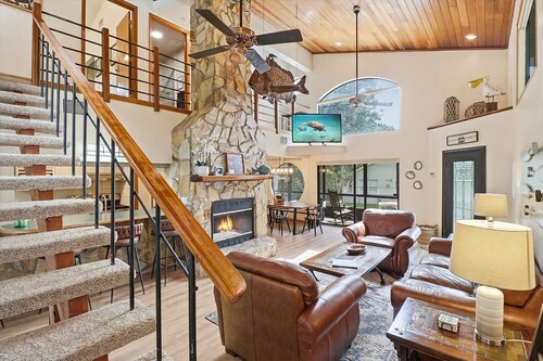 Manatee Lodge | Waterfront Escape on Clear Water