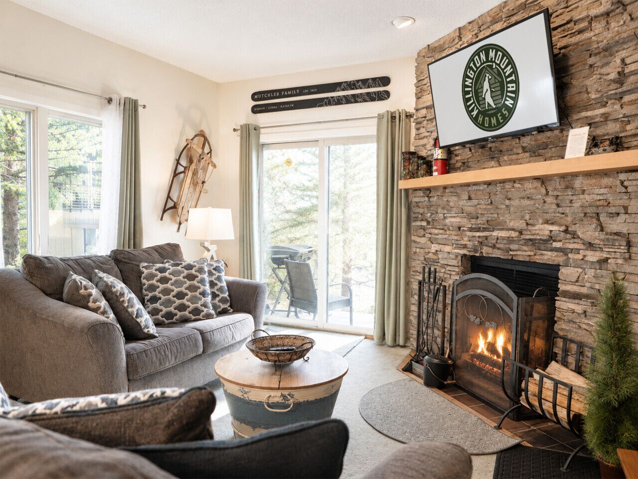 Smart TV, fireplace