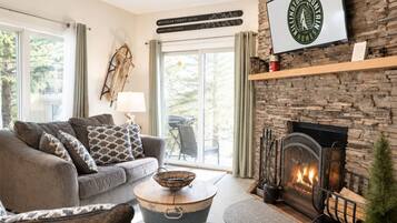Smart TV, fireplace