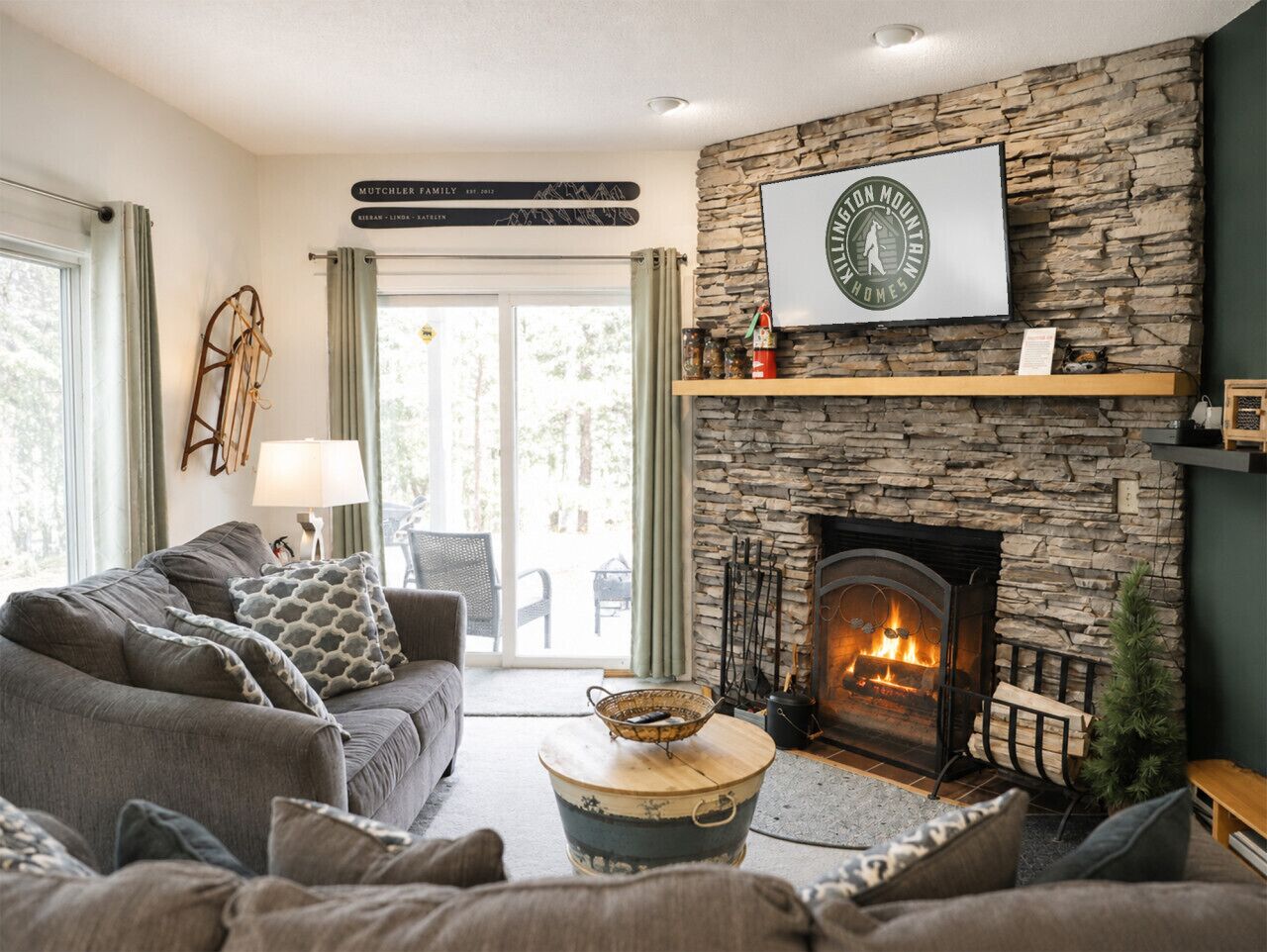 Smart TV, fireplace