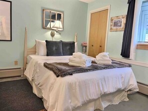 3 bedrooms, iron/ironing board, travel cot, free WiFi