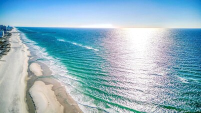 Amazing Sound View, Gulf View and Short Walk to Beach and Peg Leg Petes!