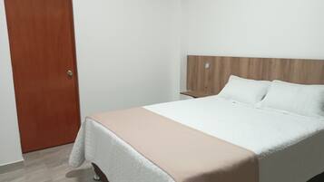 1 chambre, fer et planche Ă repasser, Wi-Fi, draps fournis