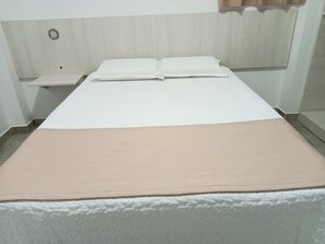 1 bedroom, iron/ironing board, WiFi, bed sheets - Apartamento matrimonial céntrico a todo y a diez minutos de la plaza de armas. (Pucallpa)