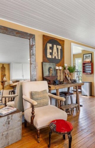 Fun, eclectic Round Top home w/POOL! 5 min to town