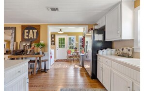 Private kitchen - Fun, eclectic Round Top home w/POOL! 5 min to town (Fayette County)