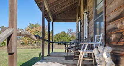 Historical country cabin in Round Top!