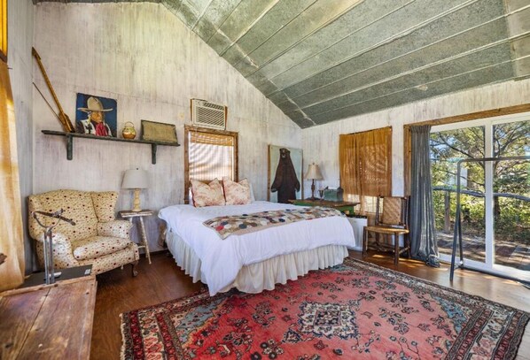 2 عدّة غرف نوم وسرير سفر وواي فاي وملاءات أسرّة