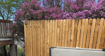 Eagar Hot Tub Getaway. Sleeps 4. Starlink Internet.