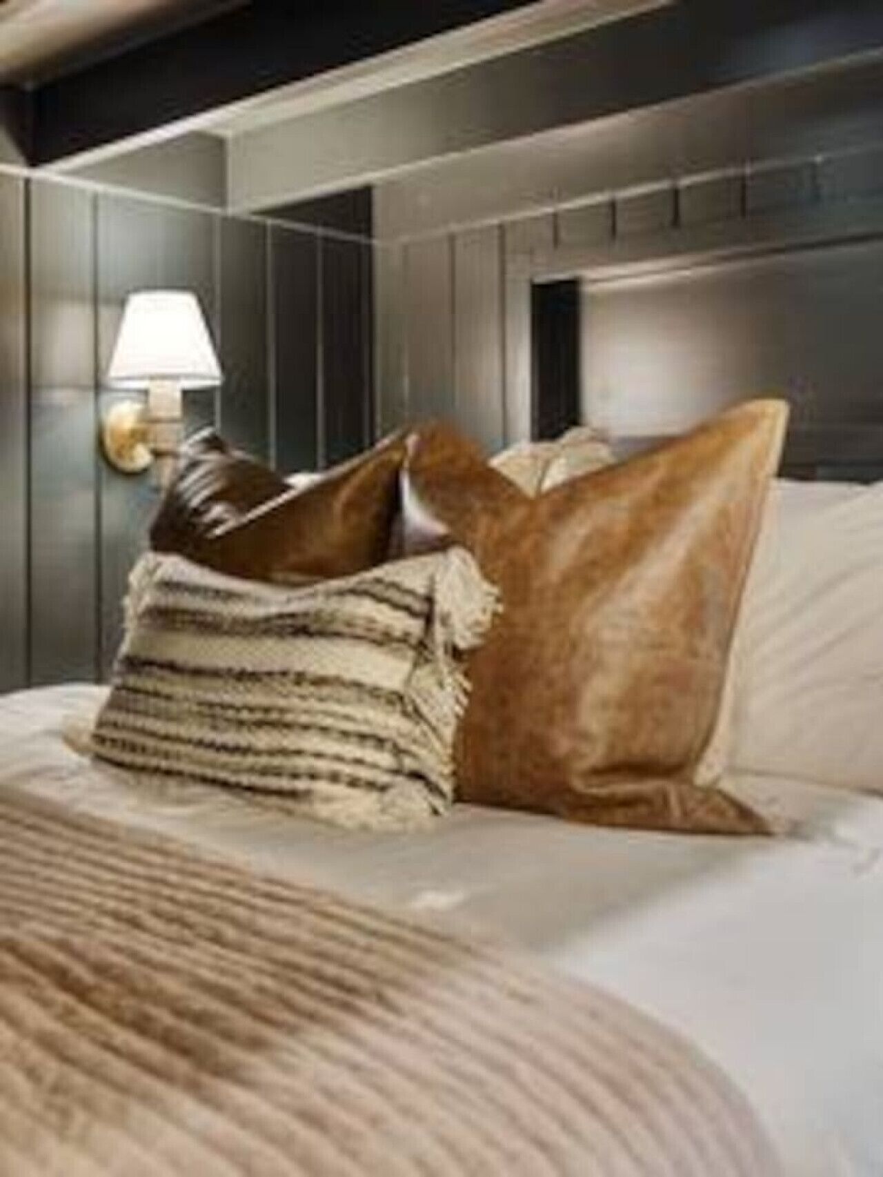 2 bedrooms, travel crib, WiFi, bed sheets