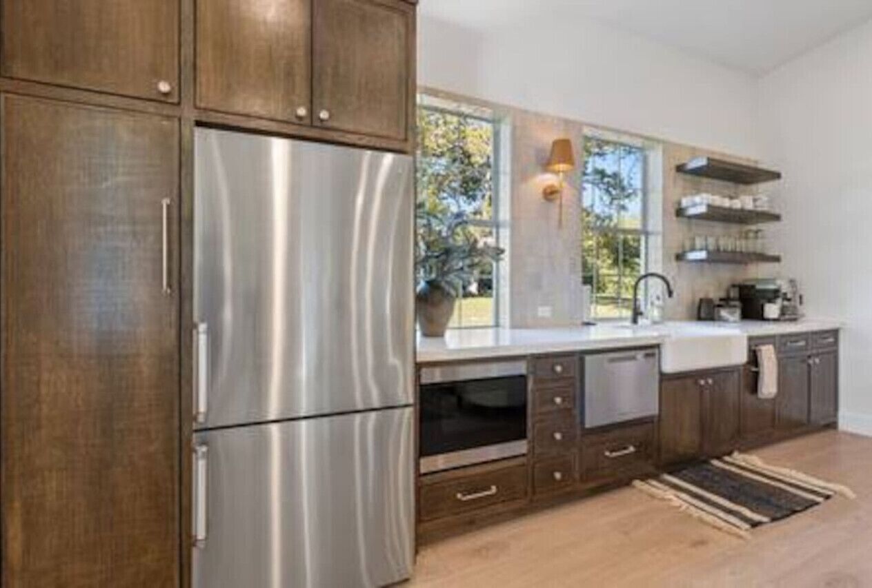 Fridge, microwave, coffee/tea maker, toaster