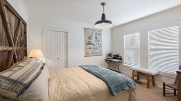 3 bedrooms, iron/ironing board, travel crib, WiFi