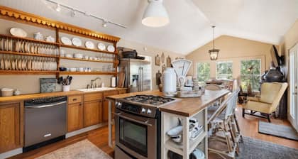 Designory Round Top home, scenic views & pond!