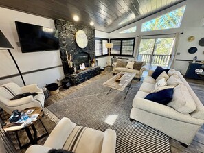 Smart TV, chimenea