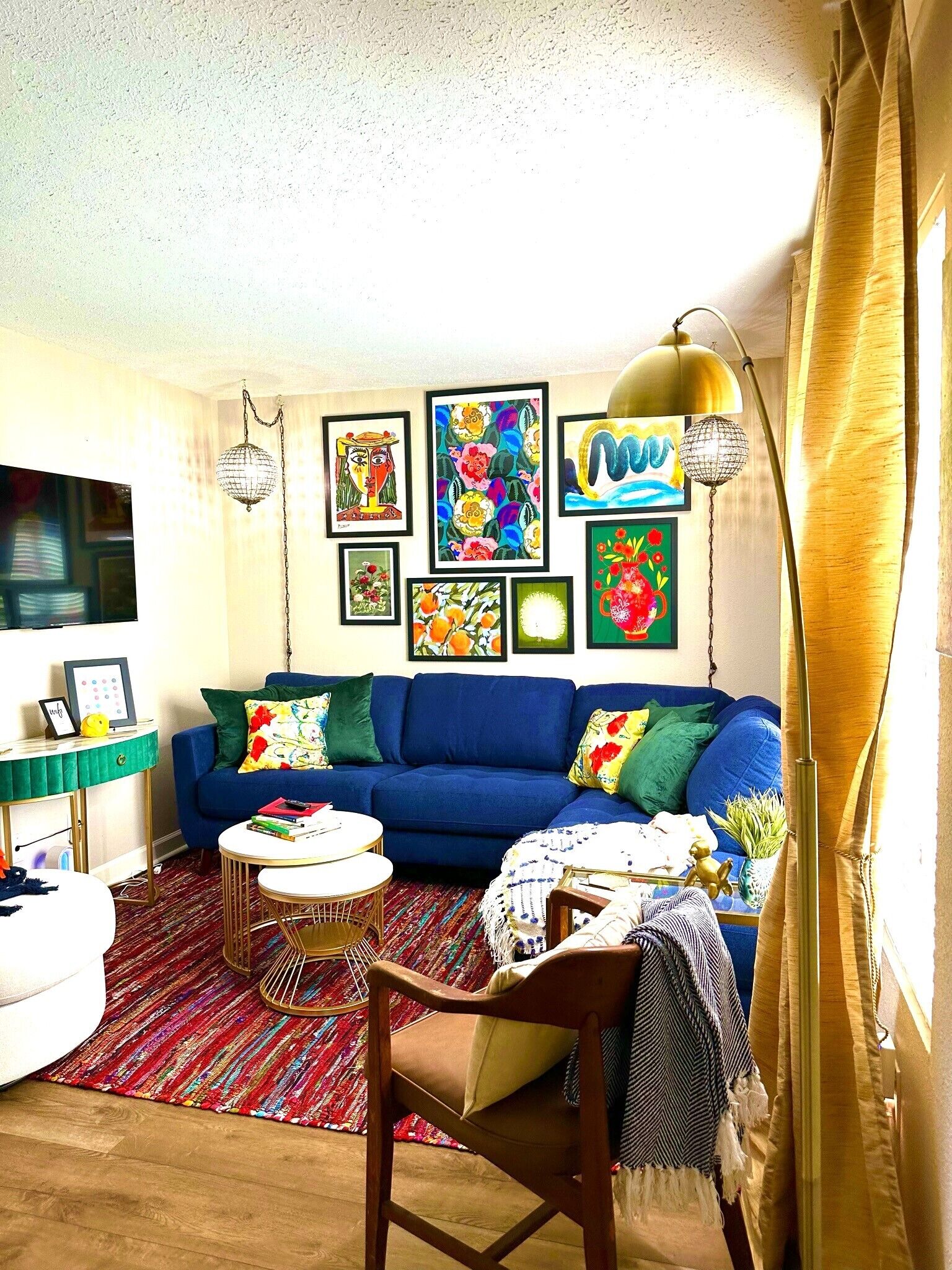 Minutes from Ole Miss Campus! Gated Community with Pool! Vibrant Unique Décor!  