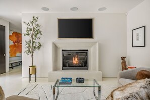 Luxury House, Multiple Beds, Pool Access, Pool View (Laurel Canyon) | Living area