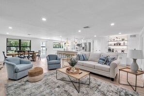 Smart TV, fireplace - Near Siesta Key with Private Pickleball Court and Heated Saltwater Pool with Spa (Sarasota)