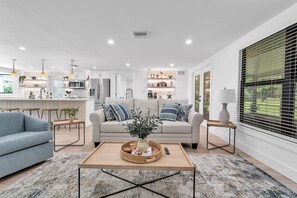 Smart TV, fireplace - Near Siesta Key with Private Pickleball Court and Heated Saltwater Pool with Spa (Sarasota)