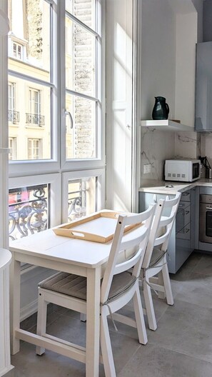 Mikrowelle, Ofen, Herdplatte, Geschirrspüler