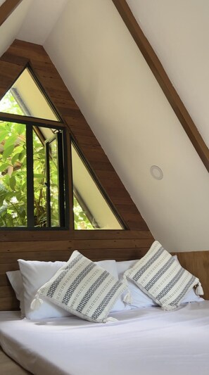 1 bedroom, bed sheets