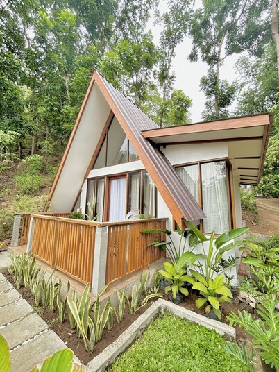 A cozy cabin in a hidden paradise in the South - just few steps from the beach!