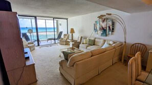 Living area - Ocean Front 2BR Condo with Pool and qtr mile walking distance to restaurants  (Juno Beach)