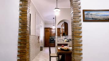 Forno, piano cottura, lavastoviglie, bollitore elettrico