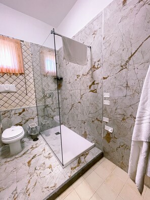 Familien-Suite | Badezimmer