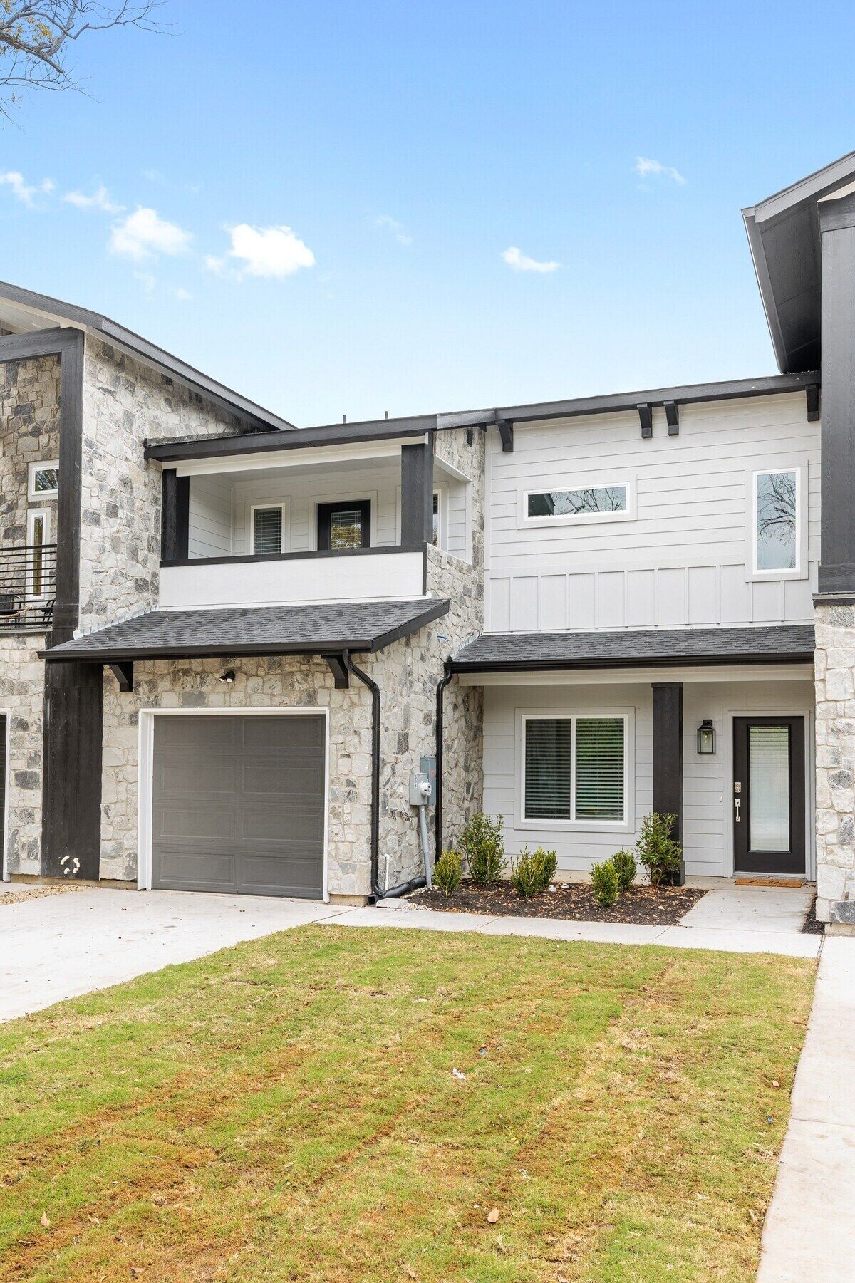 New Construction 4 BR - Luxurious Townhouse!