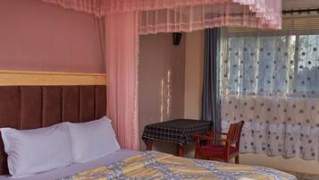 City Room | 1 bedroom, blackout curtains, soundproofing, free WiFi